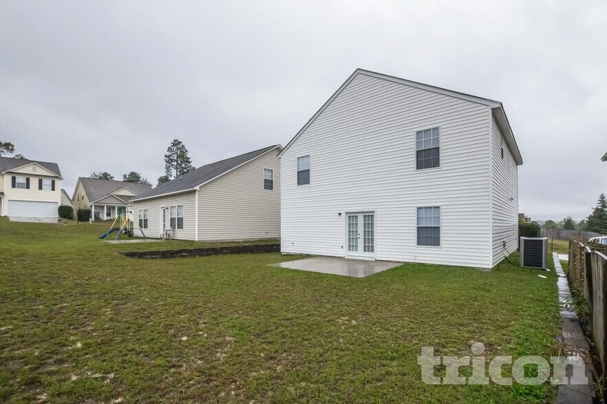 Building Photo - 104 Flyer Ct