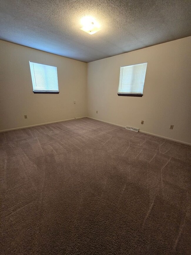 Building Photo - 2805-2807 Fairhaven Dr.