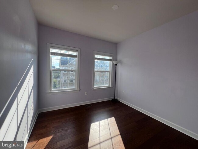 Building Photo - 1542 Kinnaird Terrace NE