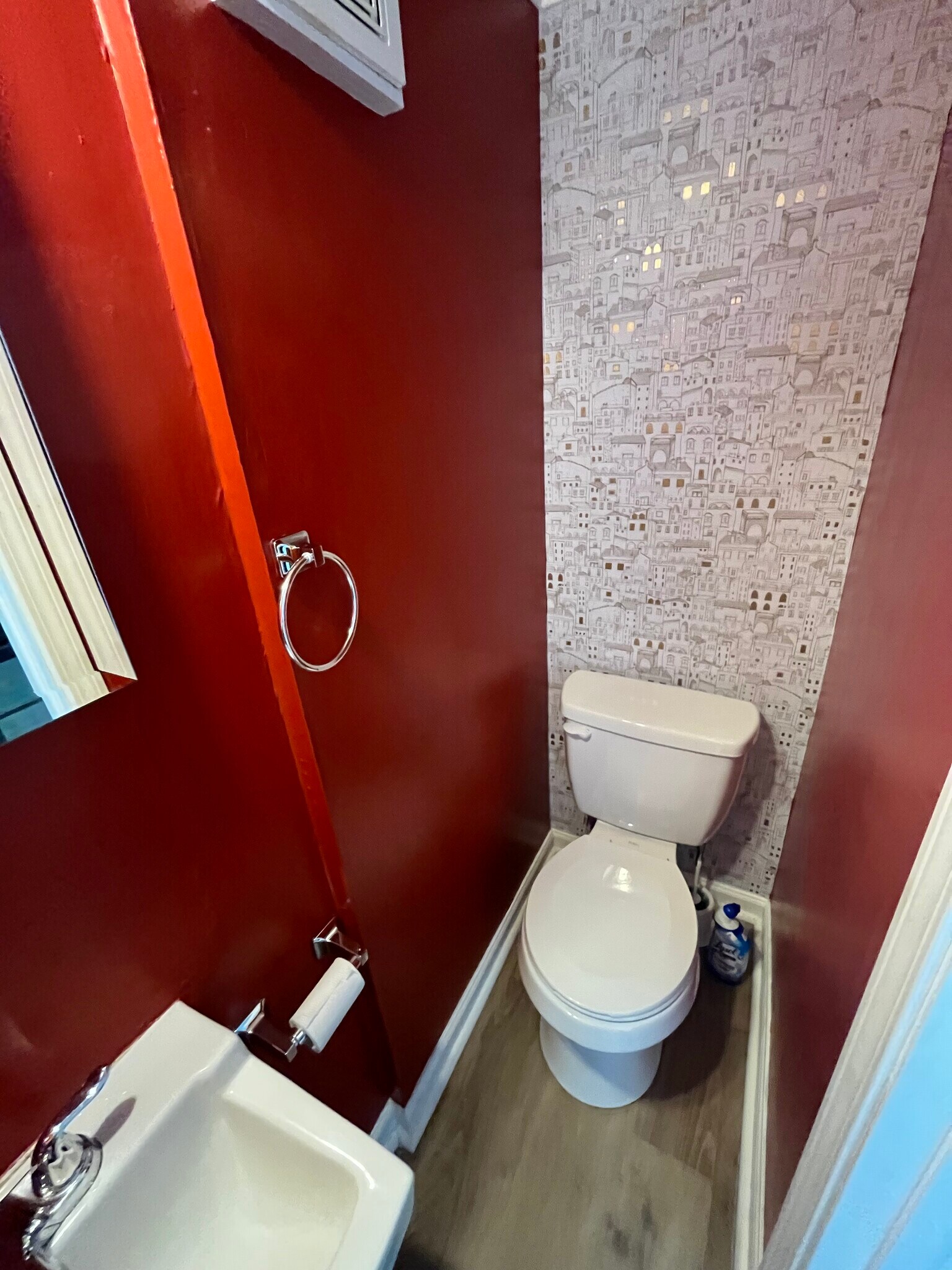 1st floor bathroom - 633 S Terrace Ave