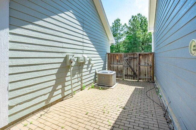 Building Photo - 246 Kendrick Pines Blvd