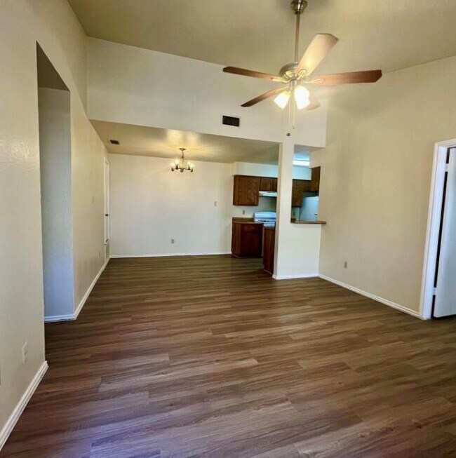 Building Photo - 2114 Redwing Way