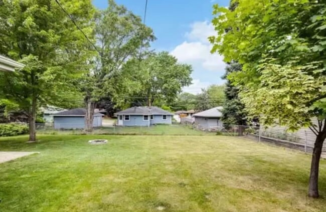 Building Photo - Beautiful 4BR 2BA Rambler in Roseville