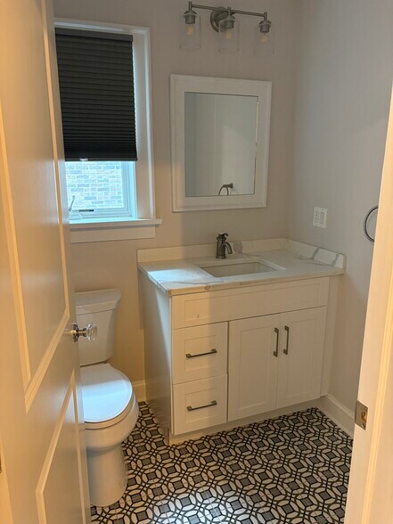 Building Photo - 321 Tontine Ave