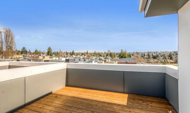 Building Photo - Ballard Townhouse