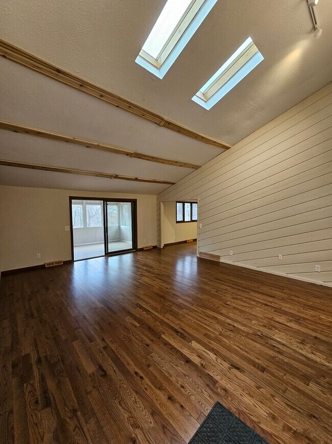 Building Photo - Remarkable 5 Bedroom Home For Rent in Mentor