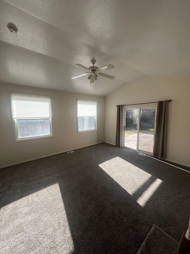 Building Photo - 3 bedroom 2 bath in a beautiful, spacious Meridian Neighborhood!