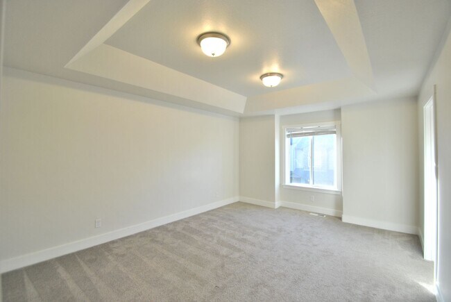 Building Photo - North Logan Townhome