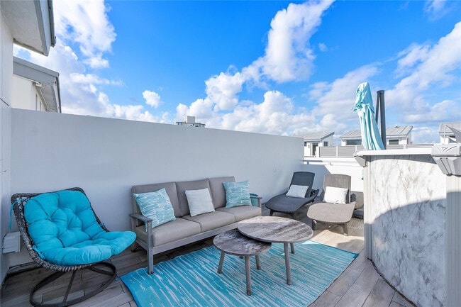 Building Photo - 3266 NE 15th St