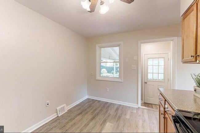 Building Photo - Recently Updated 4BR/2BA Twin with Central Air & Fenced Backyard