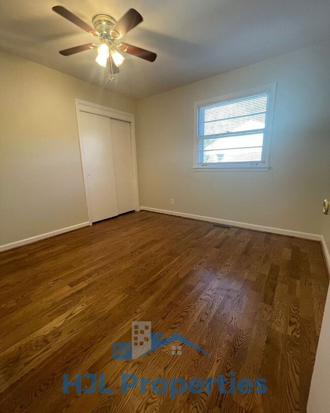 Building Photo - Beautiful Donelson Home!