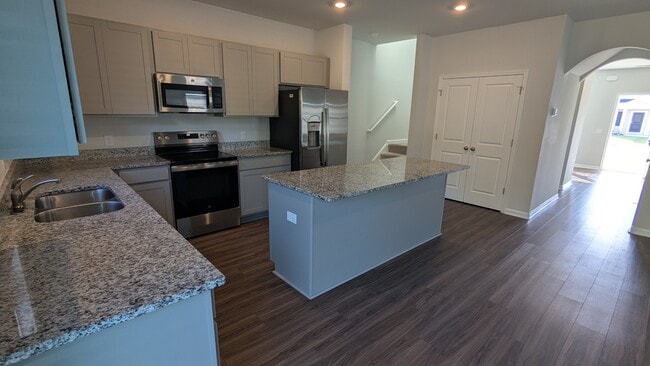 Building Photo - 130 Freesia Dr