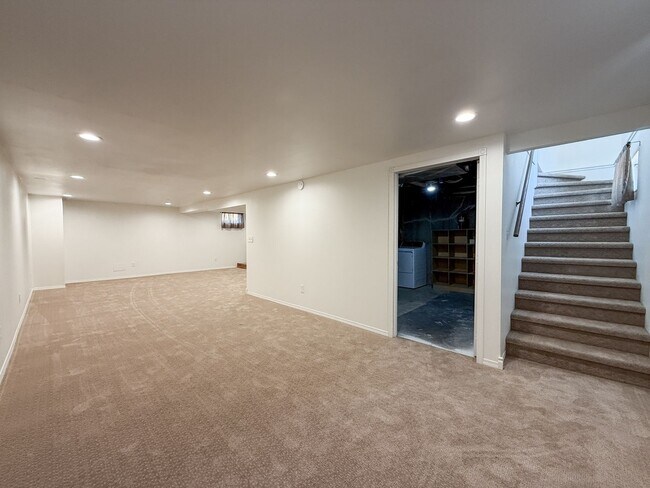 Building Photo - 6119 N Braeburn Dr
