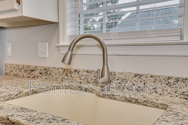 Building Photo - 4705 E Creek Mill Ct