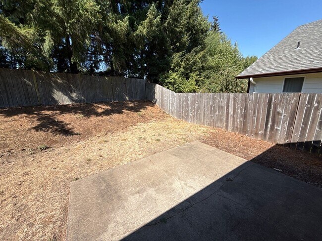 Building Photo - 5647 SW Windflower Dr