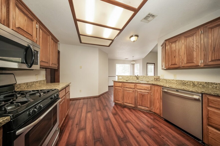 Building Photo - 329 Ridge Bluff Dr