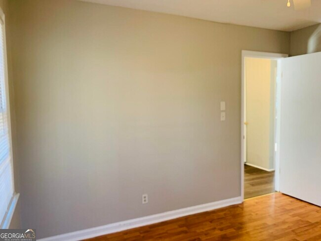 Building Photo - 208 Laurel Ln