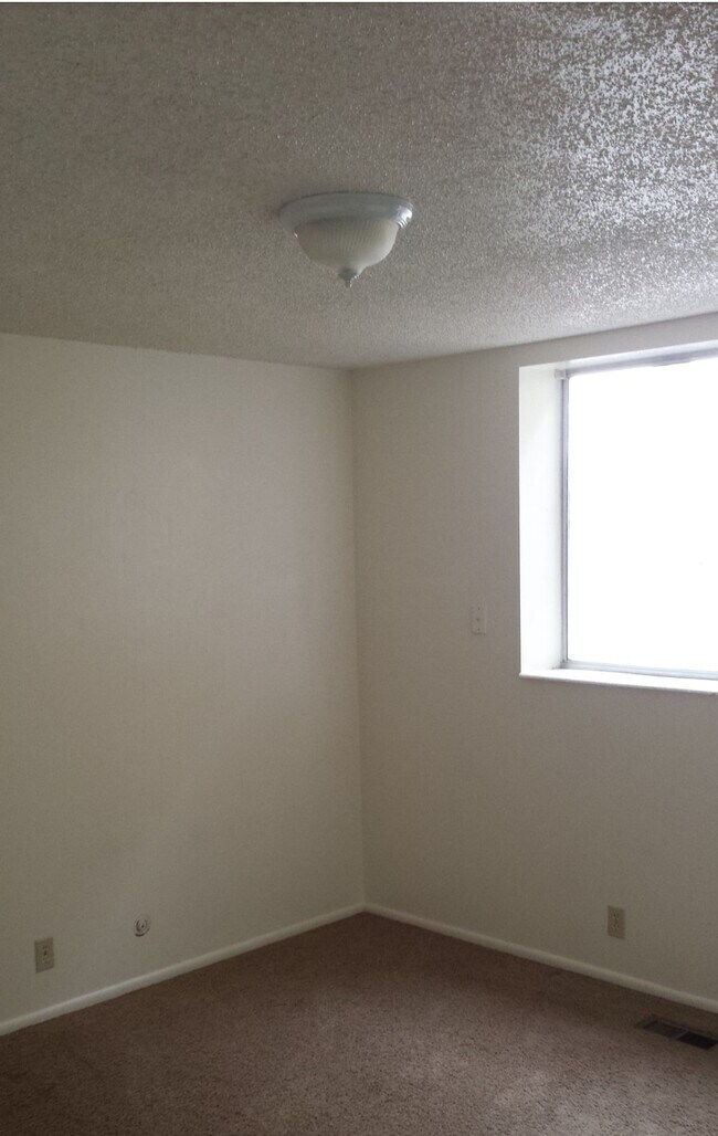 Building Photo - 475-477 Delta Cir