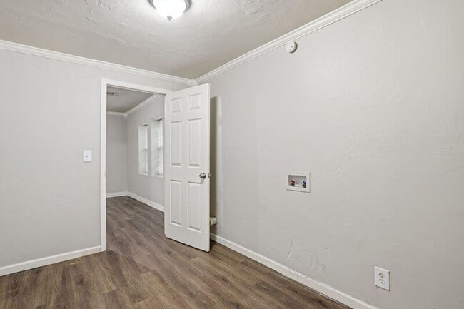 Building Photo - 2514 E Archer St