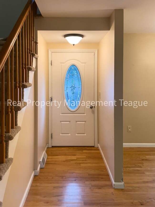 Building Photo - Beautiful Single Family Home