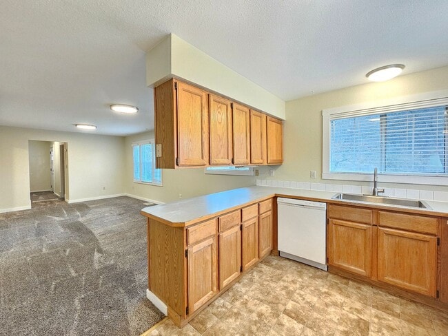 Building Photo - $1,650 - 2 Bed / 1 Bath Spacious House in Latah Valley Neighborhood