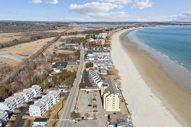 Building Photo - Fully Furnished Oceanfront 2 bed/2 bath