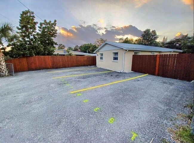 Building Photo - 279 Hach Ln