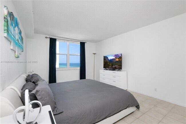 Building Photo - 2501 S Ocean Dr