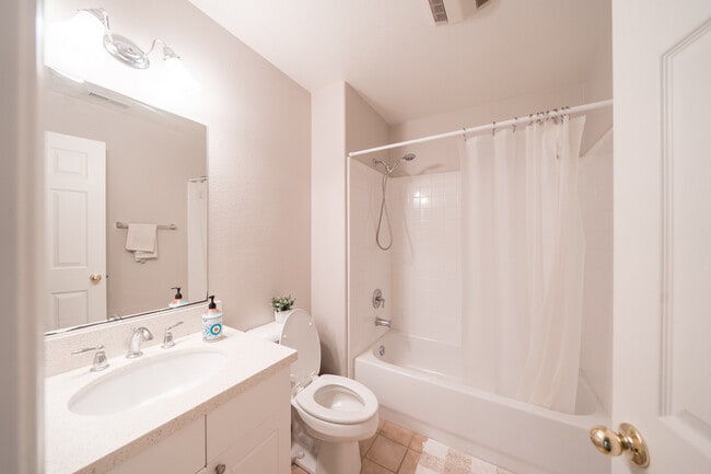 Building Photo - 6655 Hollycrest Ct