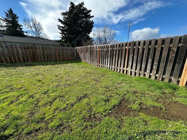 Building Photo - Application Pending - 3 Bedroom House For ...
