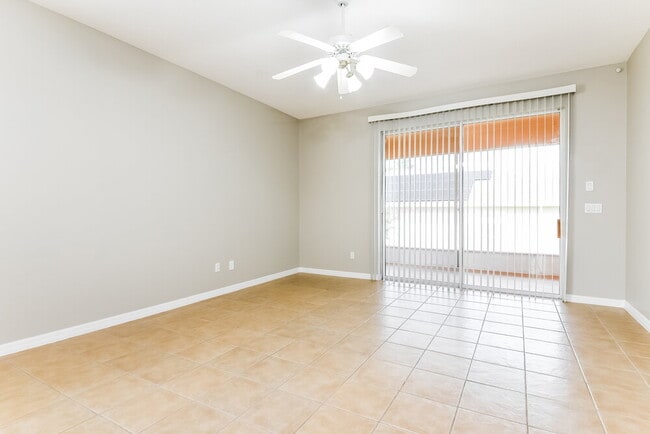 Building Photo - 323 Higher Combe Dr