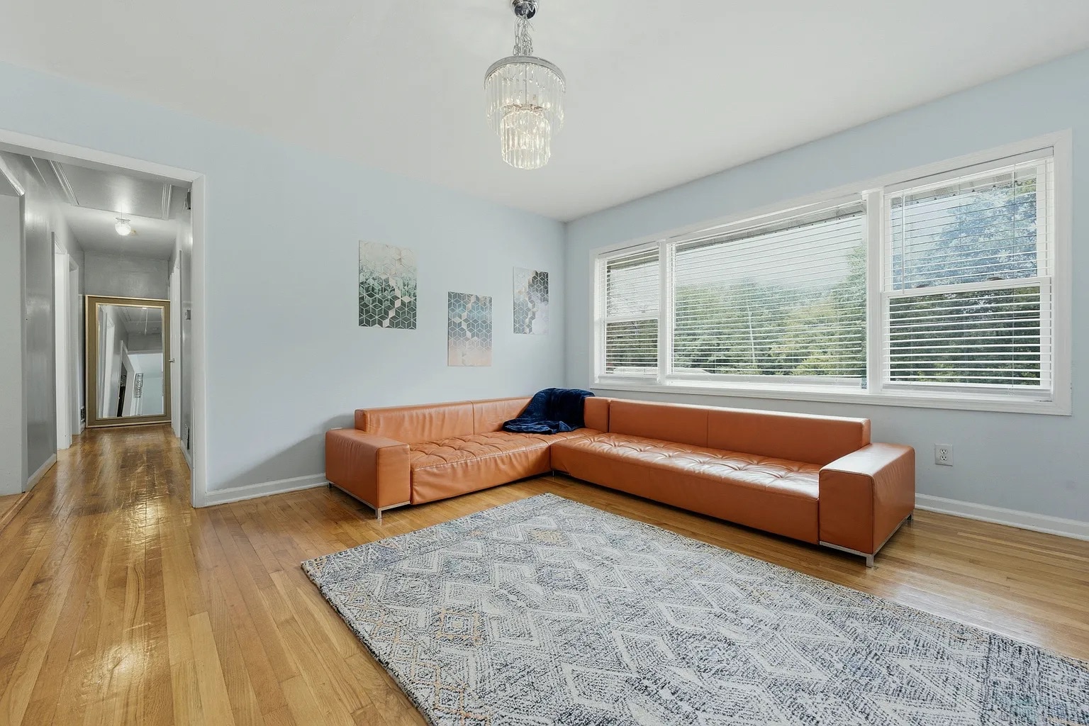 Building Photo - Room in House on Rollingwood Ct SE