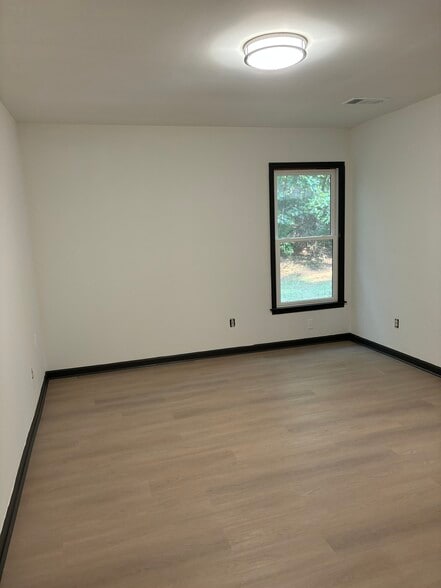 Primary Bedroom fits a King Size Bed - 1685 Bald Ridge Marina Rd