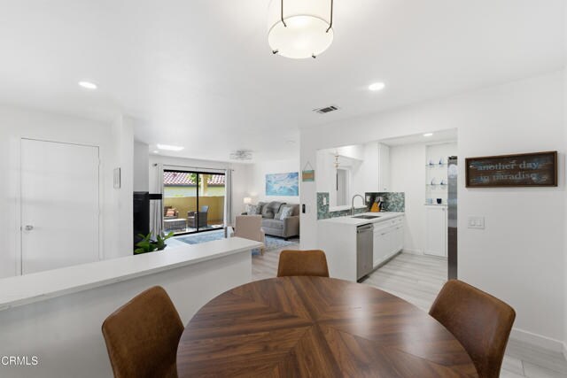 Building Photo - 2053 Majorca Dr