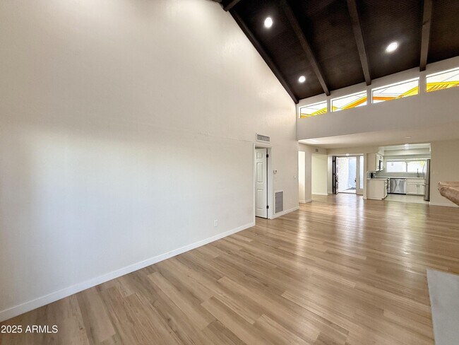 Building Photo - 6533 N Maryland Cir