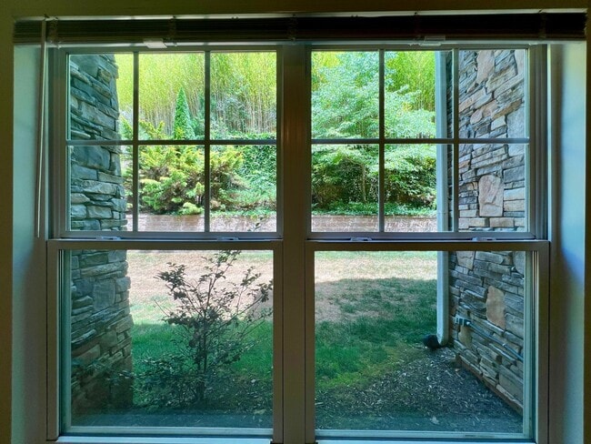 Building Photo - 3-Bed, 2-Bath Condo with Garage!