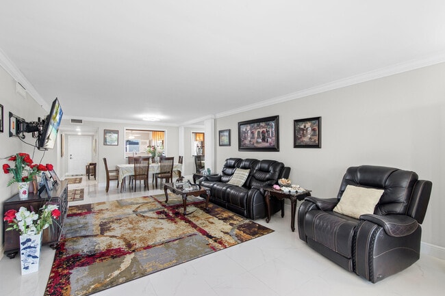 Building Photo - 15355 Lakes of Delray Blvd