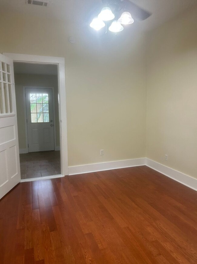 Building Photo - Charming Double in Esplanade Ridge
