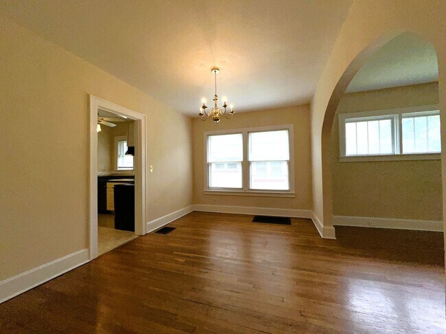 Building Photo - Beautiful, Historic House! Hardwood Floors, Full Basement, Detached Garage; W/D, Pets Ok!