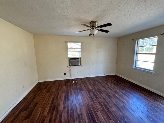 Building Photo - 132 Woodland Ave