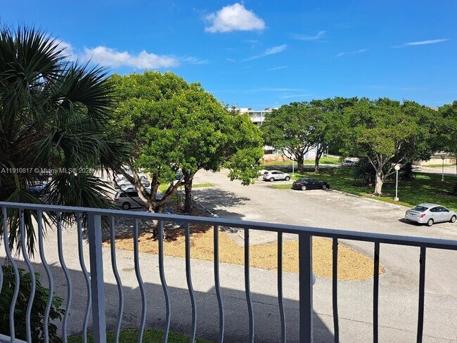 Building Photo - 500 Executive Center Dr