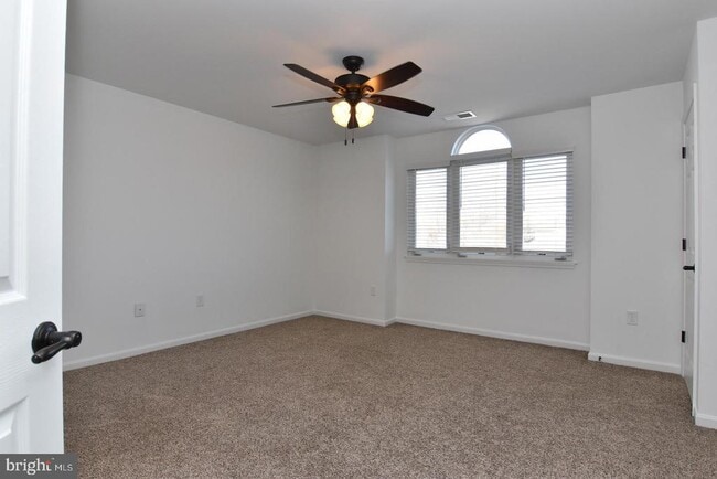 Building Photo - 117 Lakeside Dr