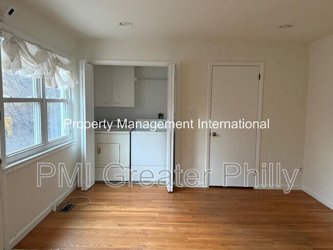 Building Photo - 864 Beechwood Rd