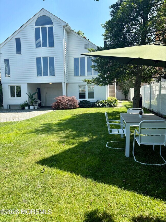 Building Photo - 121 Bridge Ave