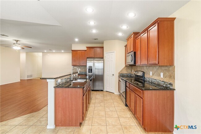 Building Photo - 9405 Cricket Dr