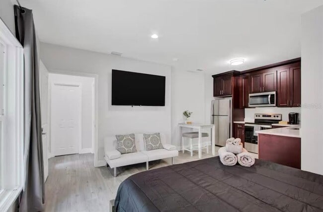 Building Photo - 405 S Westland Ave