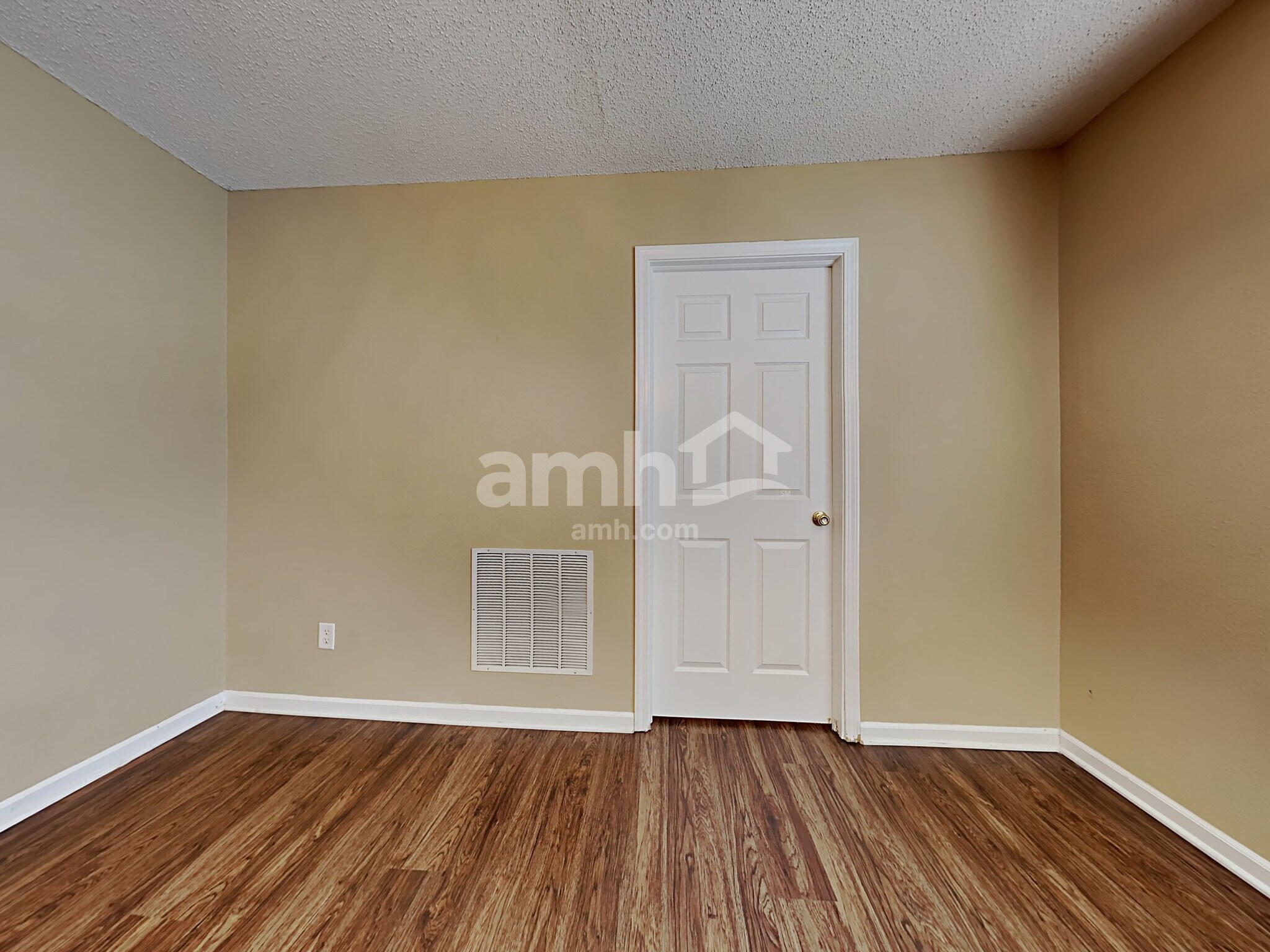 Building Photo - 10981 Clear Spring Dr