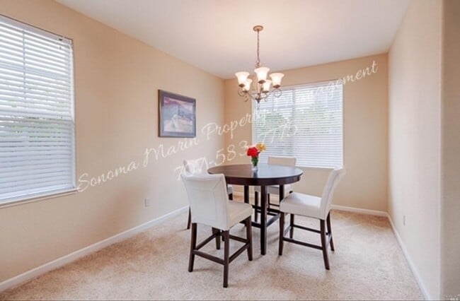 Building Photo - 4 Bedroom Home Corner Lot ~ 1 bedroom on 1st evel ~ 3 Full Bathrooms