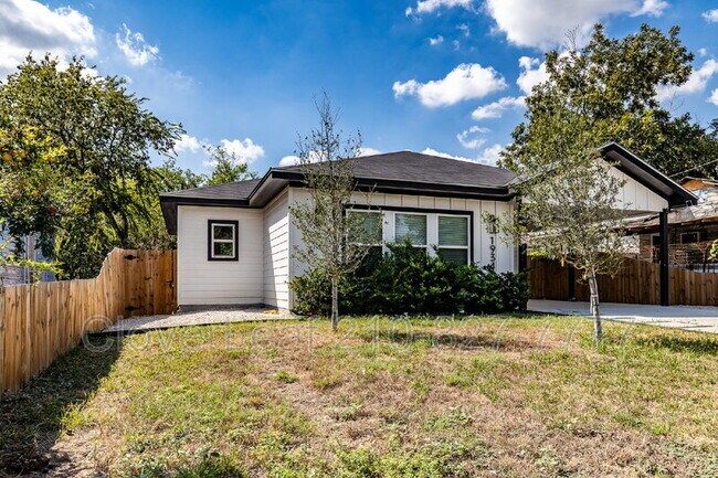 Building Photo - 1934 Lamar St