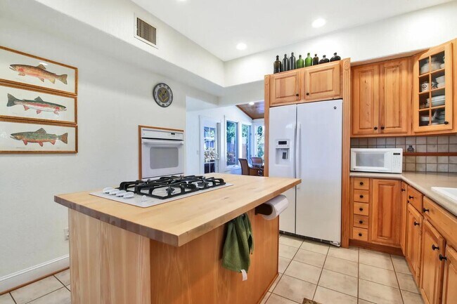 Building Photo - 607 Flamingo Dr